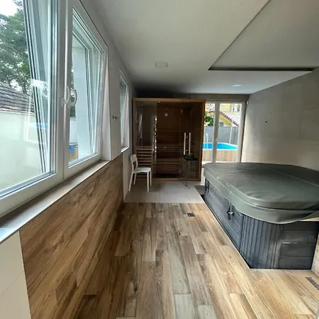 Eszter Apartman שיופוק