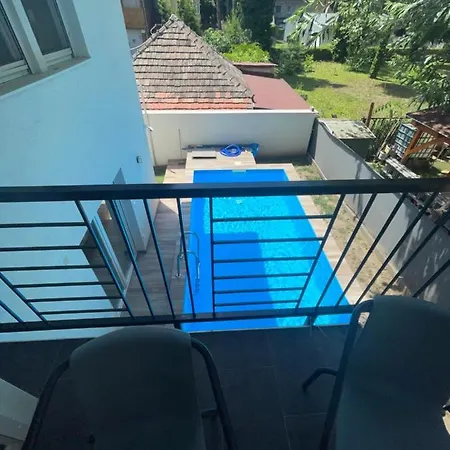 Eszter Apartman שיופוק