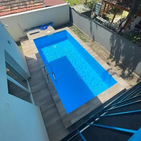 Eszter Apartman דירה שיופוק