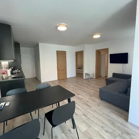 Eszter Apartman דירה שיופוק