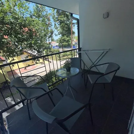 Eszter Apartman דירה שיופוק