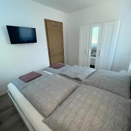 דירה Eszter Apartman שיופוק