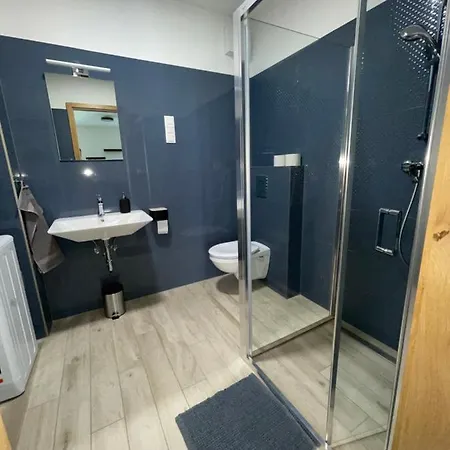 דירה Eszter Apartman *