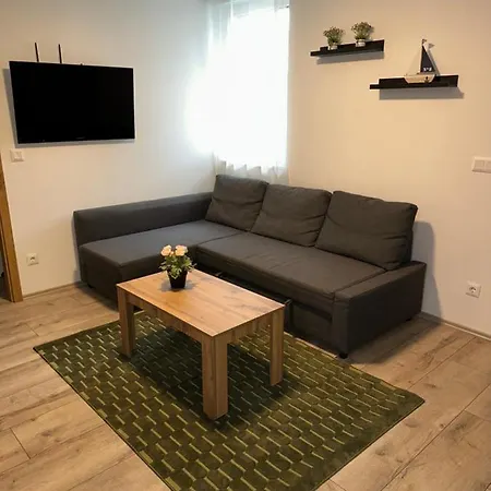 Eszter Apartman דירה שיופוק